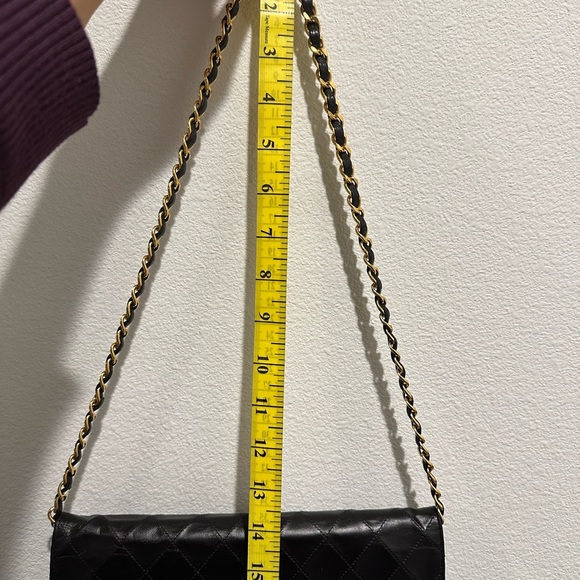 ⭐️RARE CONDITION⭐️ Chanel Medium Classic Flap in Black Quilted Lambskin 24k GHW - Picture 14 of 15